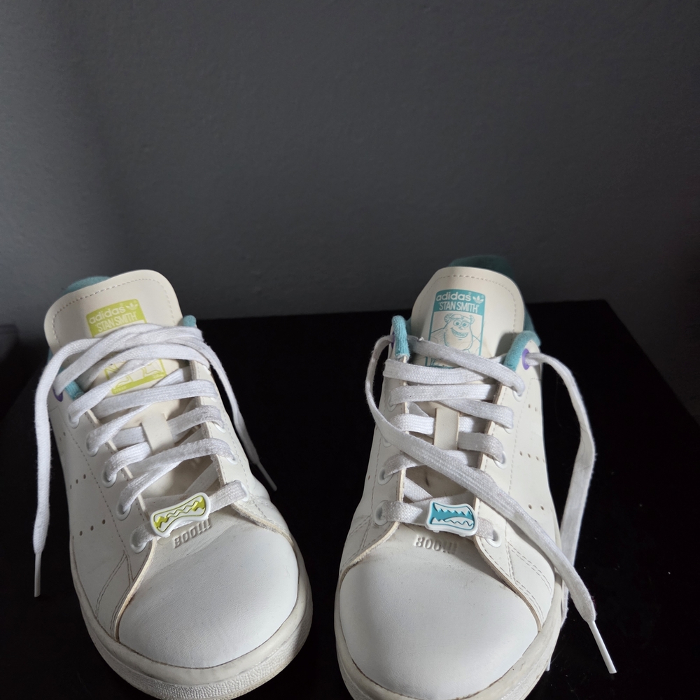 Adidas Kids Cream Sneakers with Blue Accents